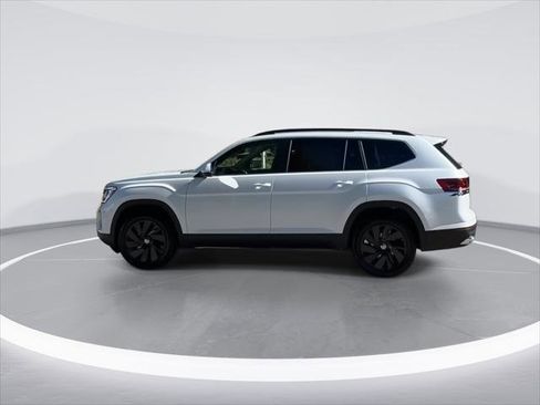 New 2026 Volkswagen Taos SE image 5