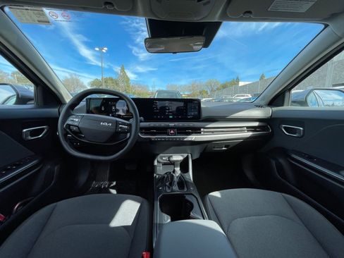 Used 2025 Kia K4 LXS image 32