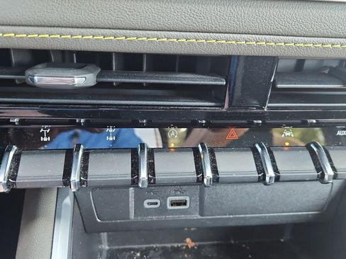 Used 2024 Chevrolet Colorado ZR2 image 18