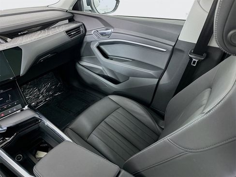 Used 2021 Audi e-tron Premium w/ Convenience Plus Package image 24