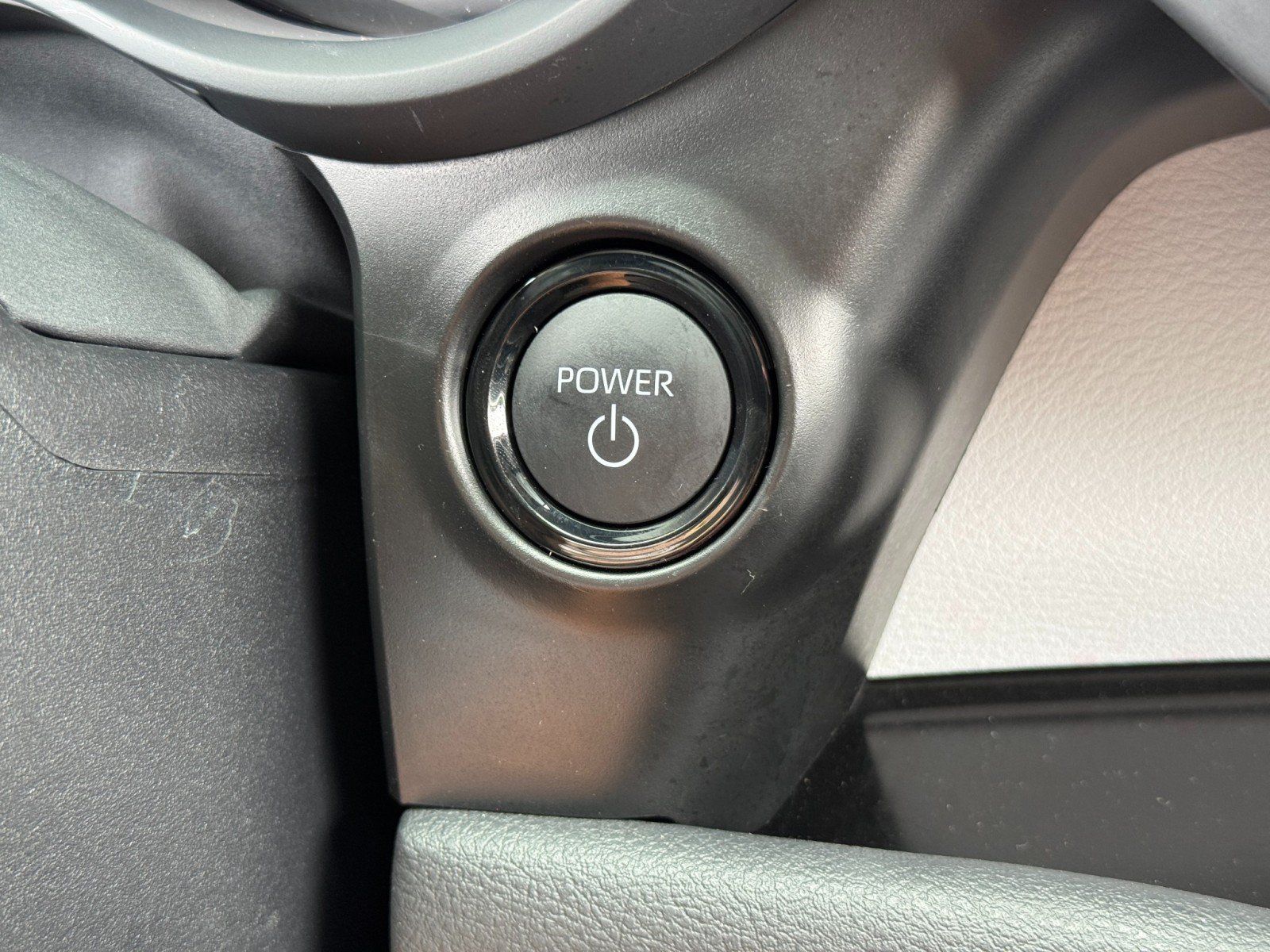 Used 2026 Toyota Sienna XLE FWD image 23