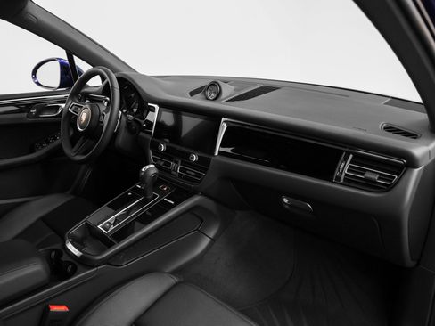 Used 2025 Porsche Macan image 22