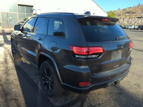 Used 2021 Jeep Grand Cherokee Laredo X AWD/4WD image 4