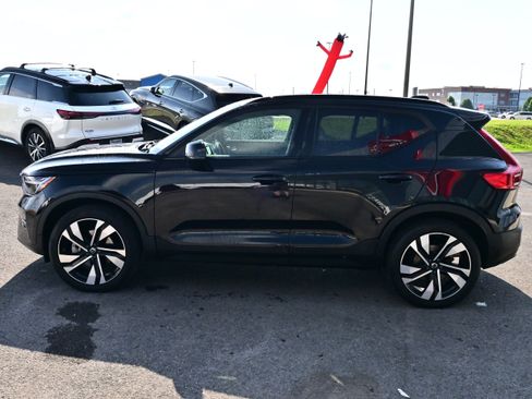 Used 2023 Volvo XC40 B5 Plus w/ Driver Assist Package AWD/4WD image 5