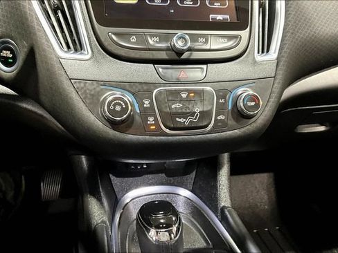 Used 2018 Chevrolet Malibu LT FWD image 15