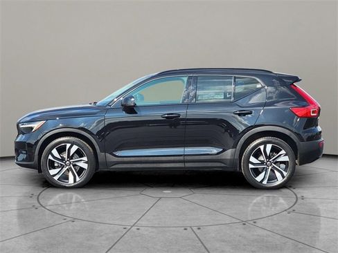 Used 2023 Volvo XC40 B5 Ultimate w/ Protection Package Premier image 9