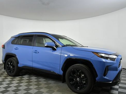 Used 2025 Toyota RAV4 SE image 9