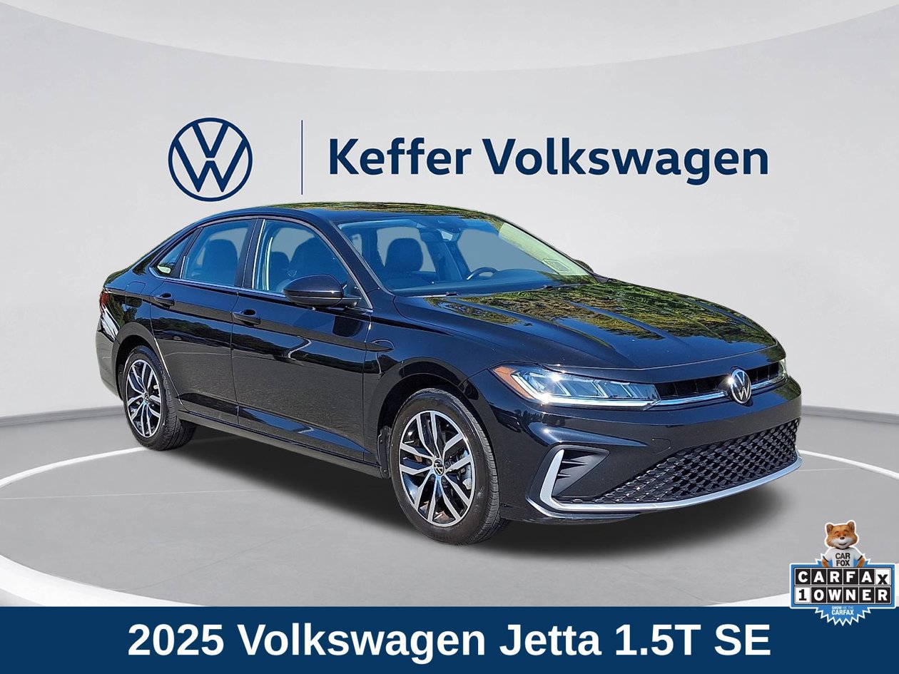 Used 2025 Volkswagen Jetta SE FWD image 1