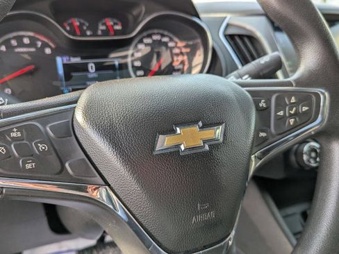 Used 2018 Chevrolet Cruze LT image 16