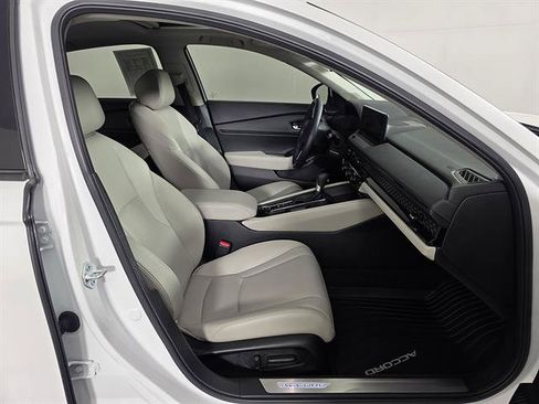 Used 2025 Honda Accord Touring image 13