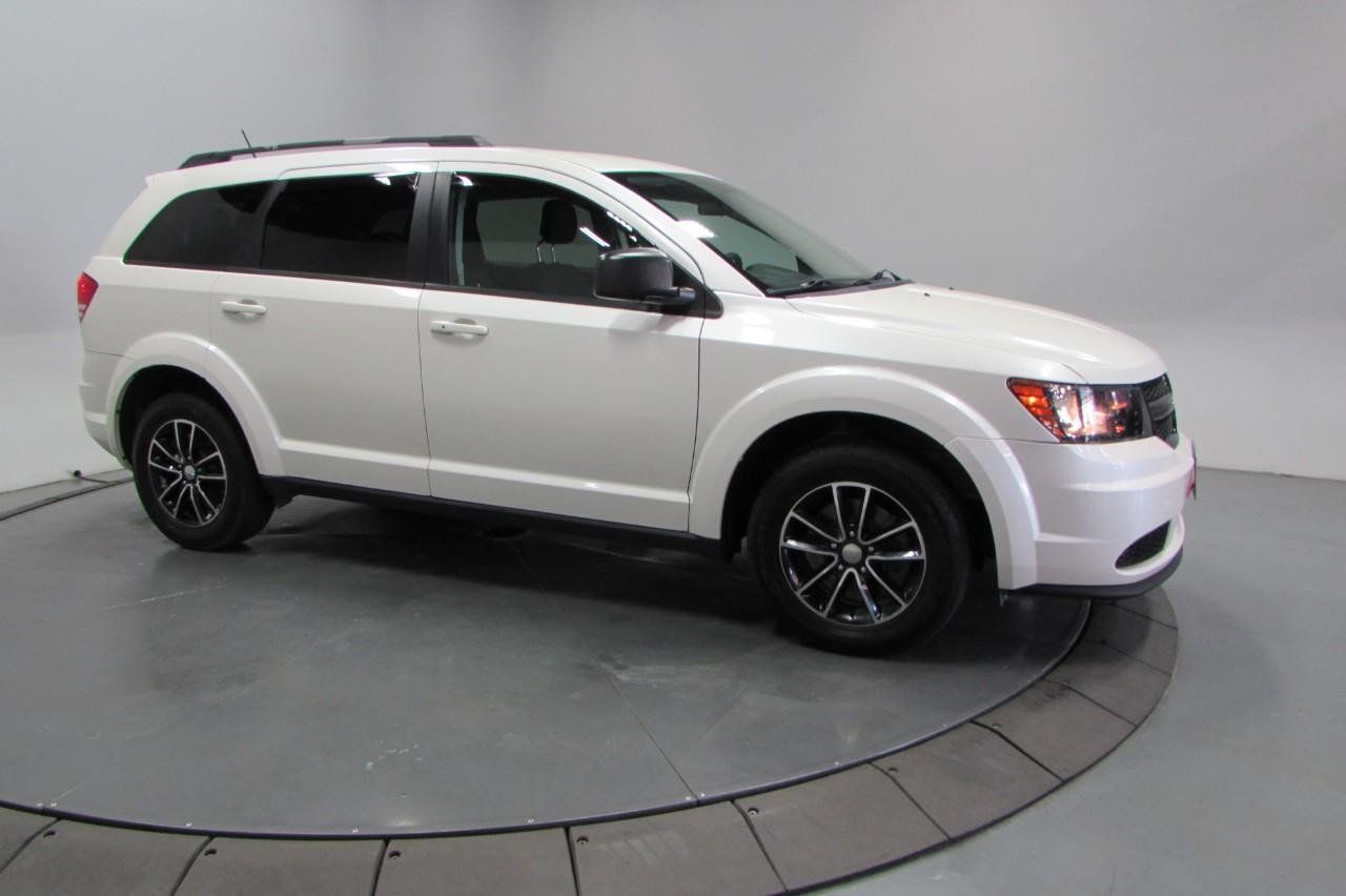 Used 2017 Dodge Journey SE w/ Flexible Seating Group FWD image 4