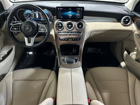 Used 2021 Mercedes-Benz GLC 300 image 3