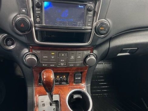 Used 2013 Toyota Highlander Limited image 29