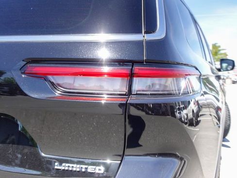 Used 2021 Jeep Grand Cherokee L Limited AWD/4WD image 6
