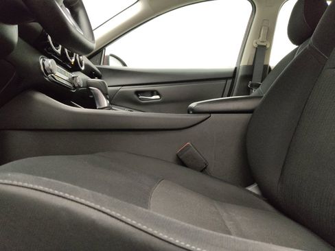 Used 2024 Nissan Sentra SV FWD image 17