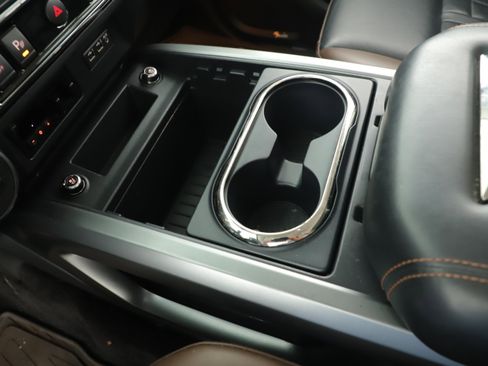 Used 2019 Nissan Titan Platinum Reserve w/ Platinum Utility Package image 16