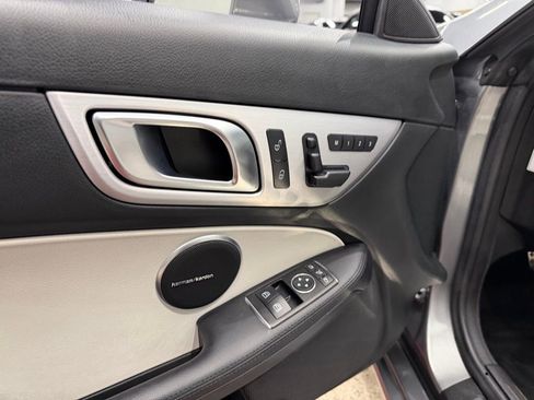 Used 2013 Mercedes-Benz SLK 250 image 25