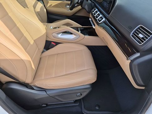 Used 2024 Mercedes-Benz GLS 450 4MATIC image 16