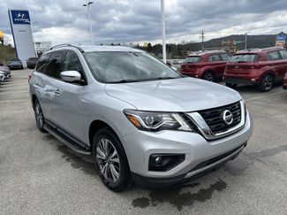 Used 2020 Nissan Pathfinder SV video 1