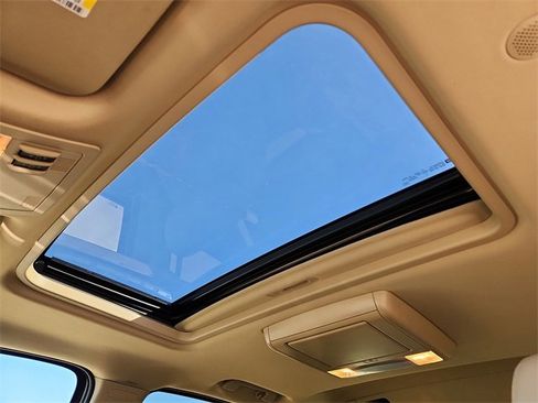 Used 2013 Chevrolet Avalanche LTZ image 19