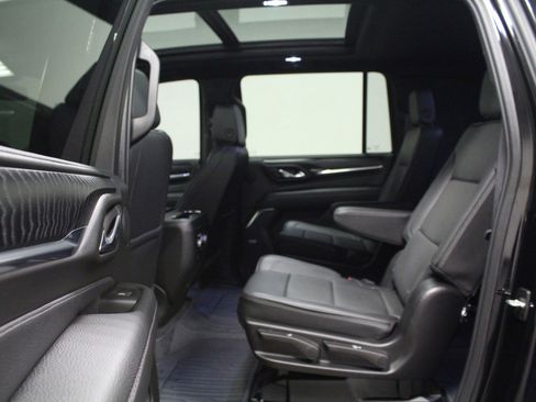 Used 2024 GMC Yukon XL Denali image 13