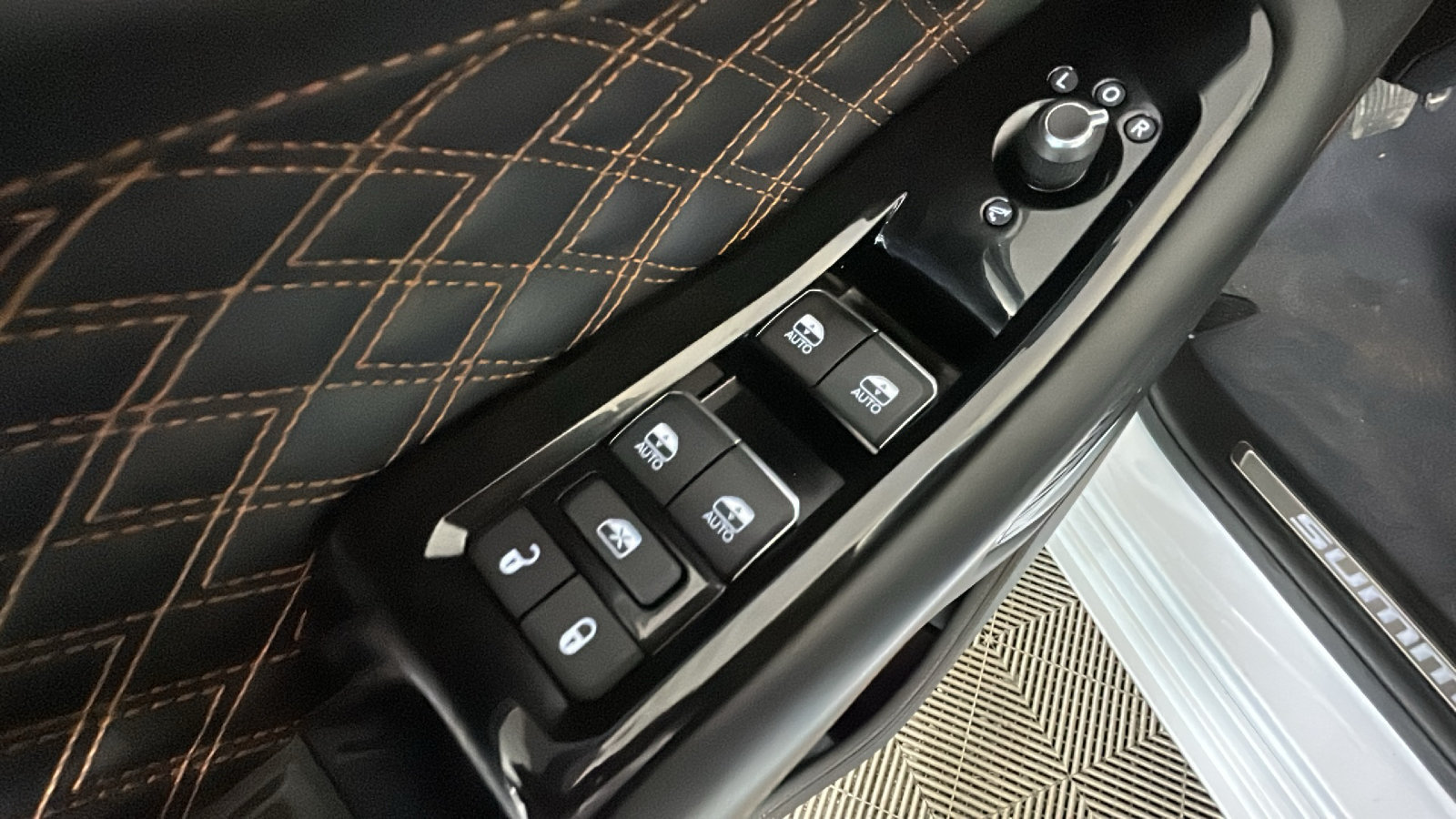 Used 2022 Jeep Grand Cherokee Summit AWD/4WD image 13