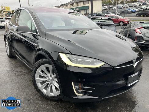 Used 2018 Tesla Model X 75D image 1