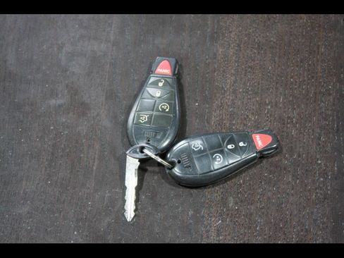 Used 2010 Jeep Grand Cherokee Laredo image 2