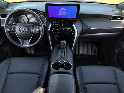 Used 2024 Toyota Venza XLE image 11