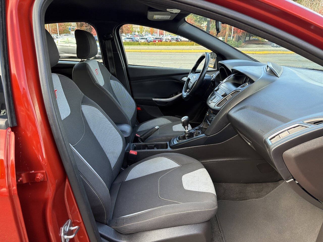 Used 2018 Ford Focus ST FWD image 17