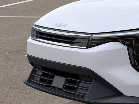 New 2025 Kia K4 LX image 12