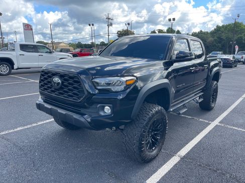 Used 2021 Toyota Tacoma TRD Off-Road w/ Technology Package AWD/4WD image 3