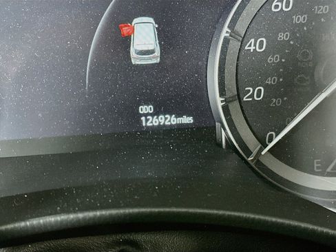 Used 2020 Toyota Highlander XLE FWD image 19