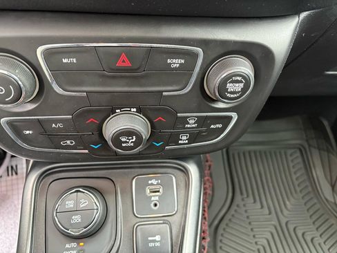 Used 2020 Jeep Compass Trailhawk image 23