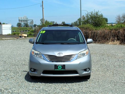 Used 2013 Toyota Sienna XLE AWD/4WD image 2