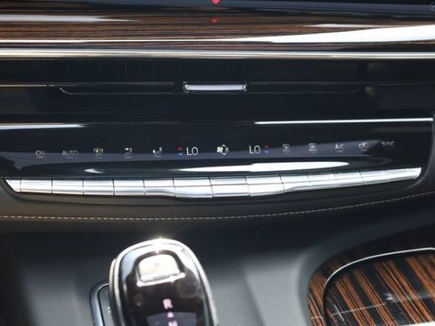 Used 2023 Cadillac Escalade Premium Luxury AWD/4WD image 17