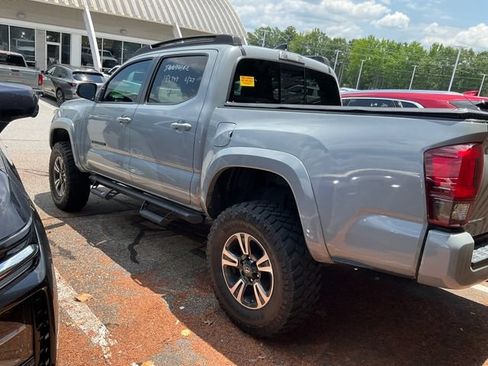 Used 2019 Toyota Tacoma TRD Sport AWD/4WD image 4
