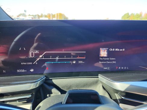 Used 2025 Cadillac Escalade ESV Sport w/ Touring Package image 31