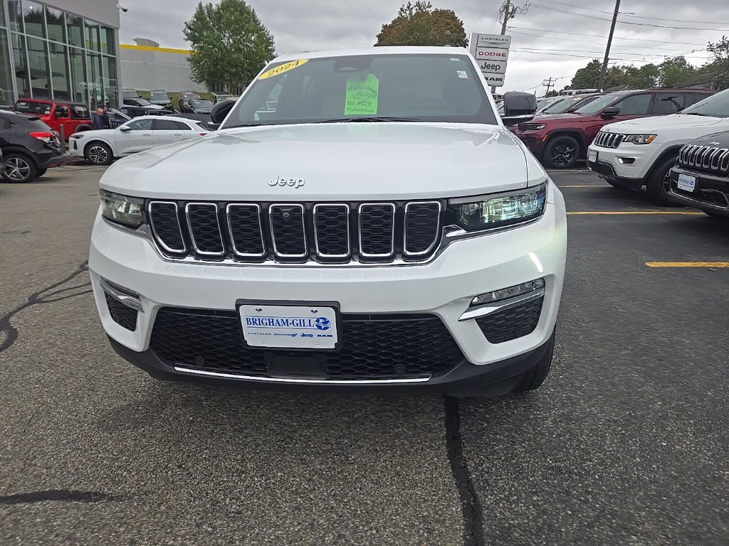 Certified 2024 Jeep Grand Cherokee Limited w/ Luxury Tech Group II AWD/4WD image 4