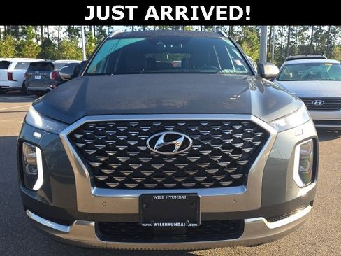 Used 2022 Hyundai Palisade Calligraphy image 2