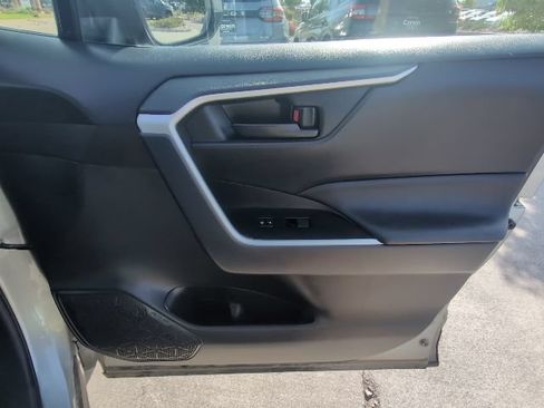 Used 2025 Toyota RAV4 LE AWD/4WD image 30