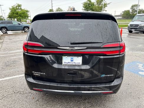 Used 2023 Chrysler Pacifica Touring-L FWD image 21