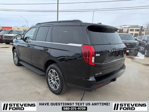 Used 2025 Ford Expedition Active AWD/4WD image 9