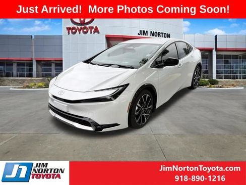 Used 2026 Toyota Prius Plug-In Hybrid FWD image 3