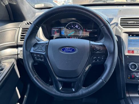 Used 2018 Ford Explorer XLT w/ Equipment Group 202A FWD image 12