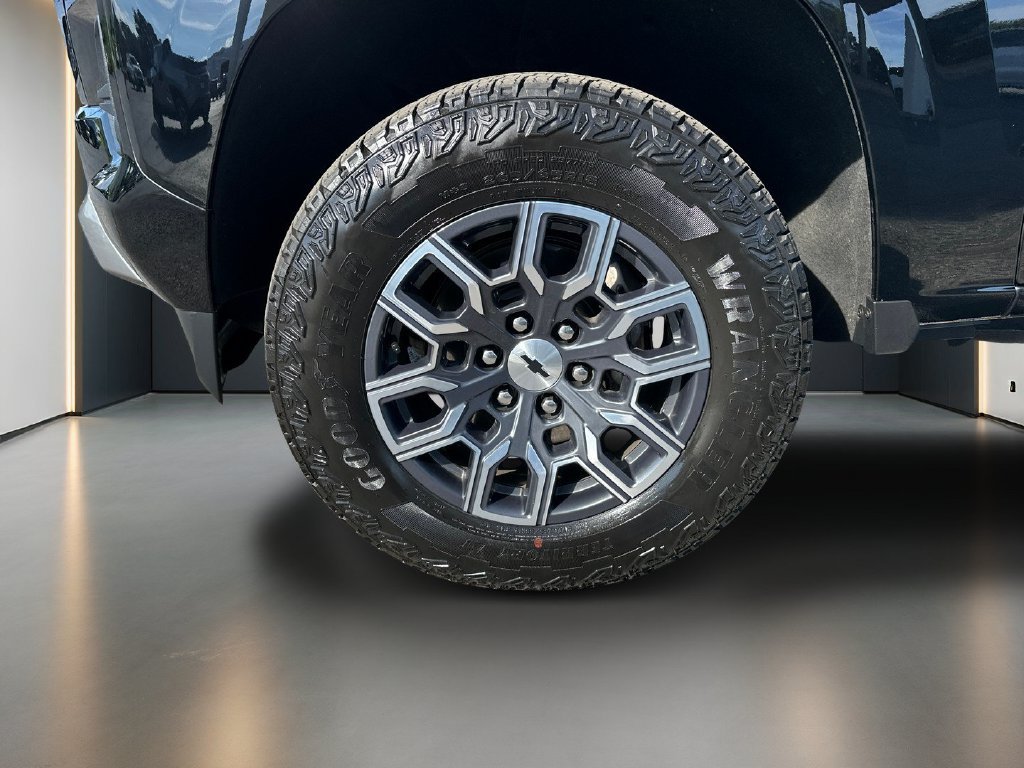 Used 2026 Chevrolet Colorado Z71 AWD/4WD image 10