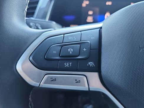 Used 2022 Volkswagen Tiguan SE FWD image 28
