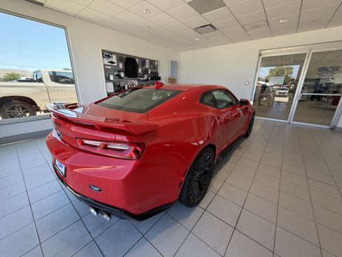 Used 2018 Chevrolet Camaro ZL1 RWD image 7