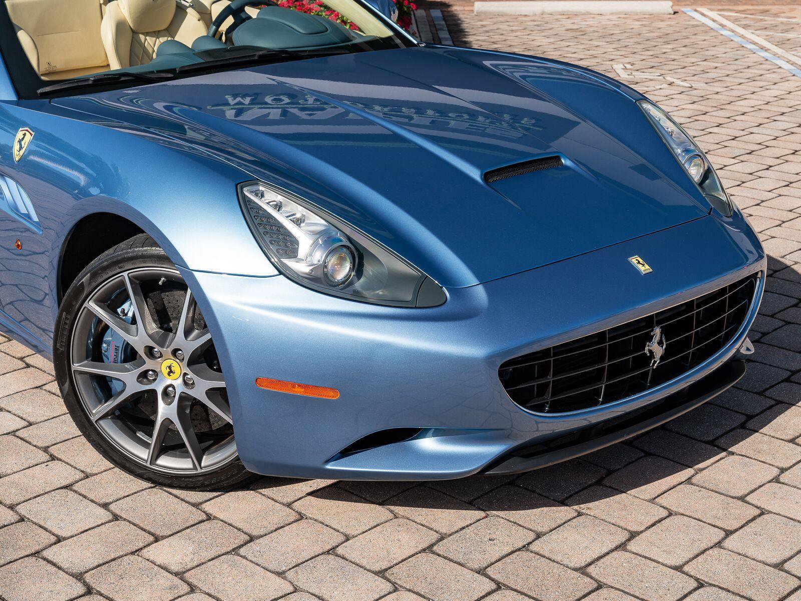 Used 2010 Ferrari California RWD image 7