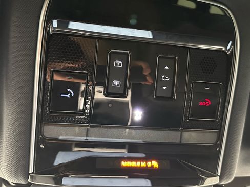 Used 2025 Land Rover Range Rover SE AWD/4WD image 37